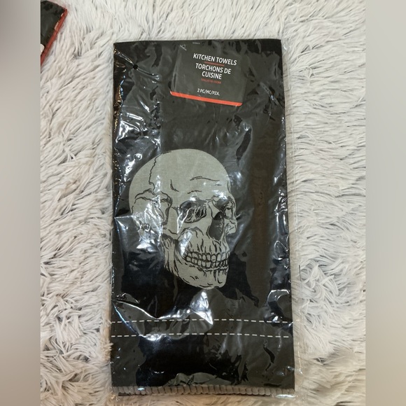 Home Essentials Halloween theme 2 pack of kitchen towels - Picture 1 of 4